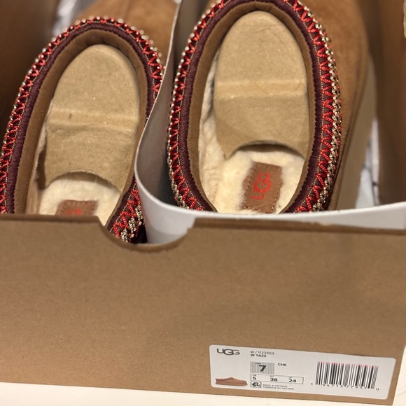NWT UGG Tan and Red Women's Slippers - Picture 7 of 12